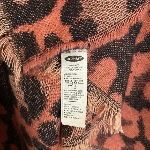 Old Navy Leopard Print Blanket Scarf Navy and Rose - Picture 3 of 6